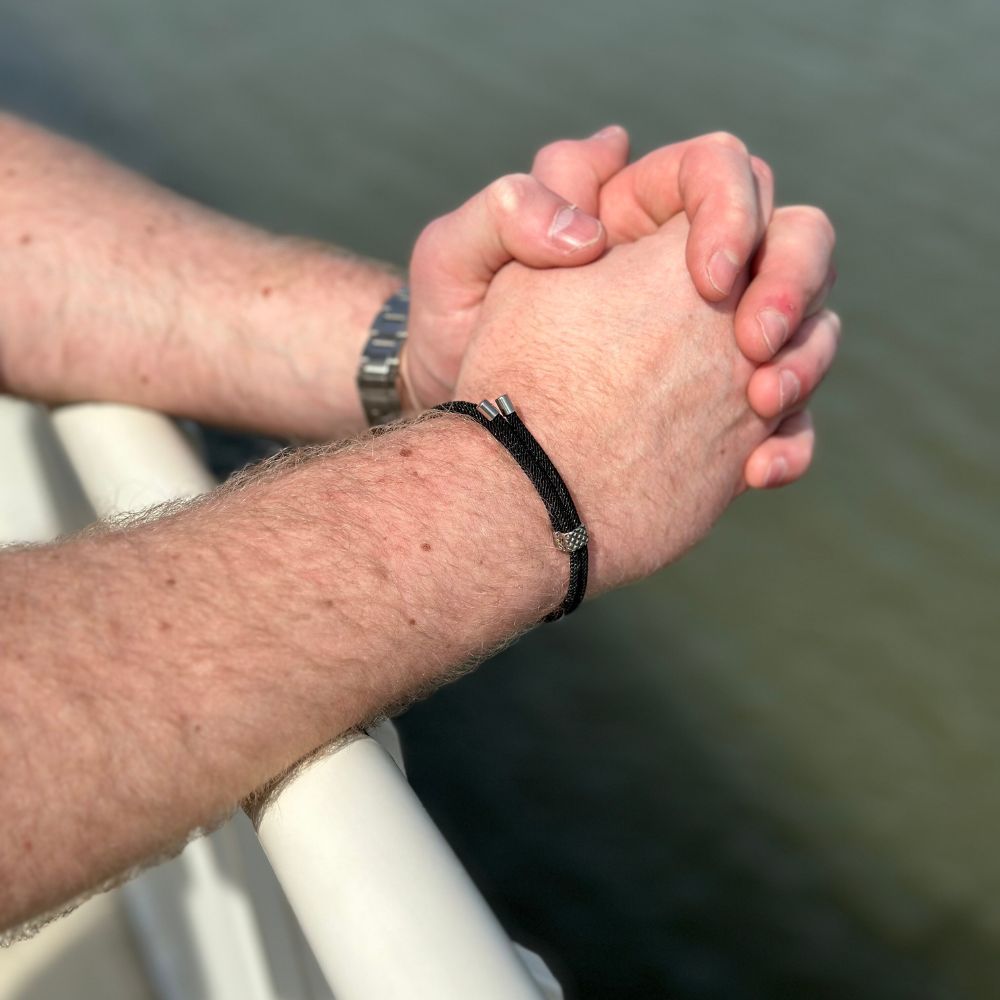 Elegant Shelby Zwart