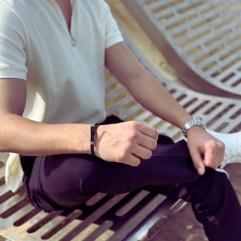 Elegant Shelby Zwart