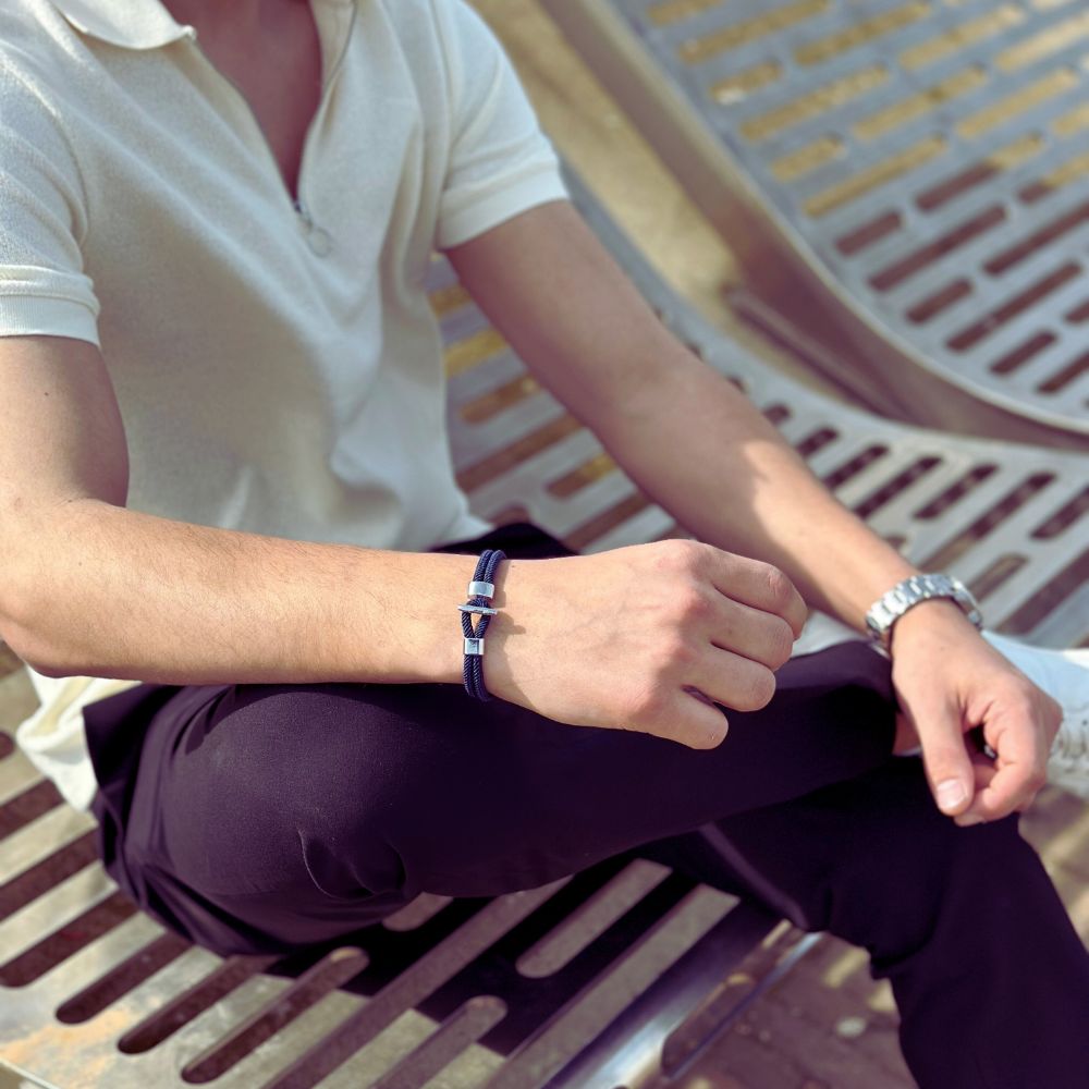 Charmy James Donker Blauw