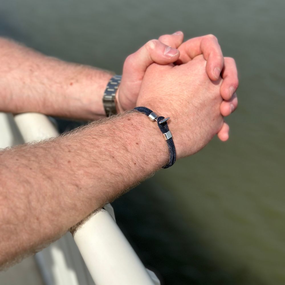 Charmy James Donker Blauw